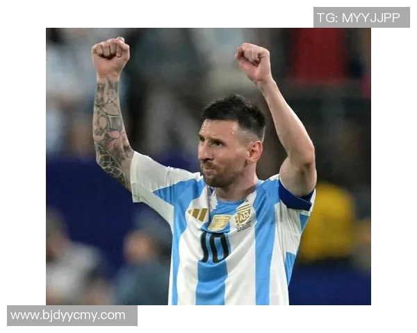 专属足球巨星名号解析：从梅西到C罗，他们背后的传奇故事与荣耀时刻